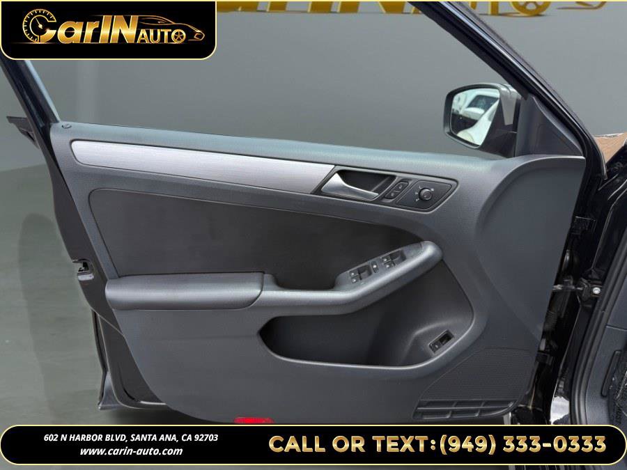 Used 2016 Volkswagen Jetta Sport FWD image 21