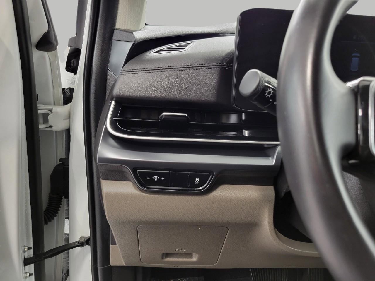 Used 2025 Kia Carnival FWD image 10