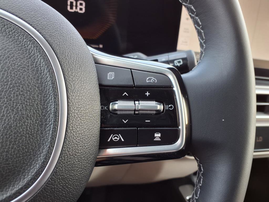 Used 2025 Kia Sorento EX w/ Panoramic Sunroof Package image 16