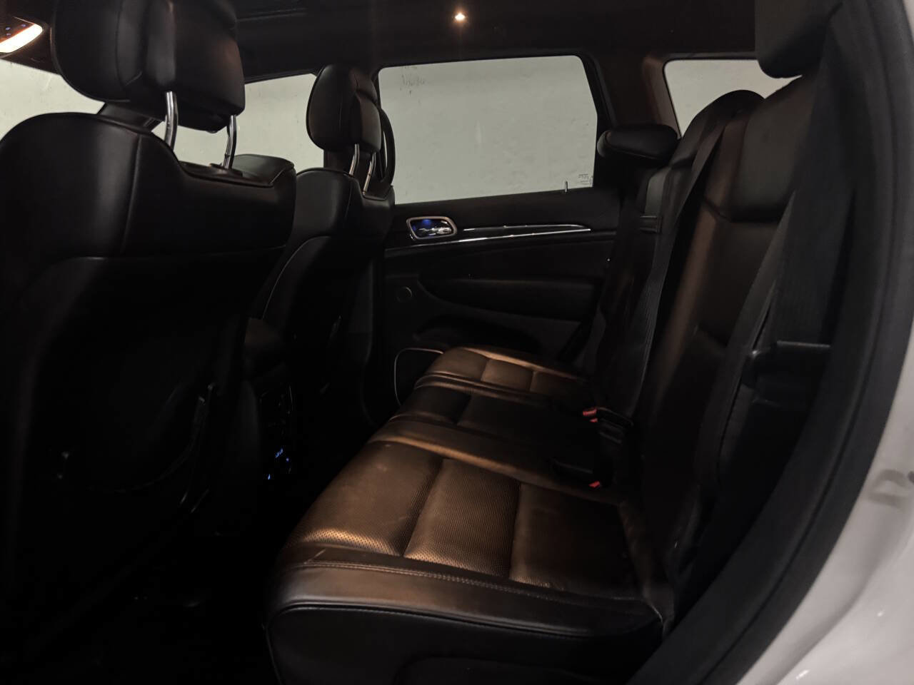 Used 2018 Jeep Grand Cherokee Overland w/ Interior Metal Package RWD image 18