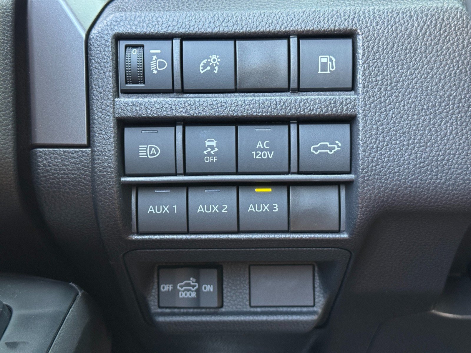 Used 2025 Toyota Tacoma TRD Off-Road w/ TRD Off Road Premium Package AWD/4WD image 18