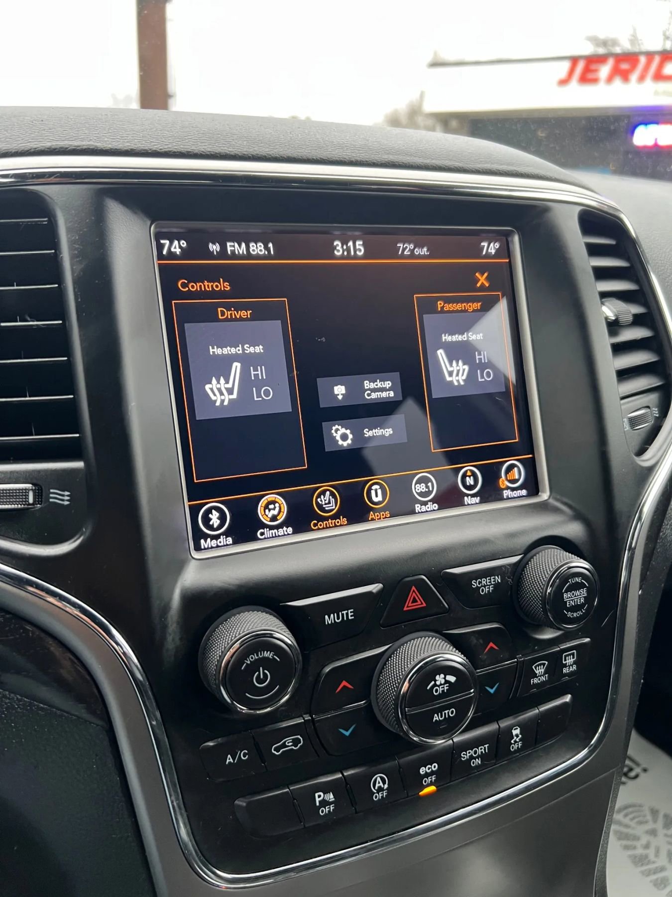 Used 2018 Jeep Grand Cherokee Laredo image 21