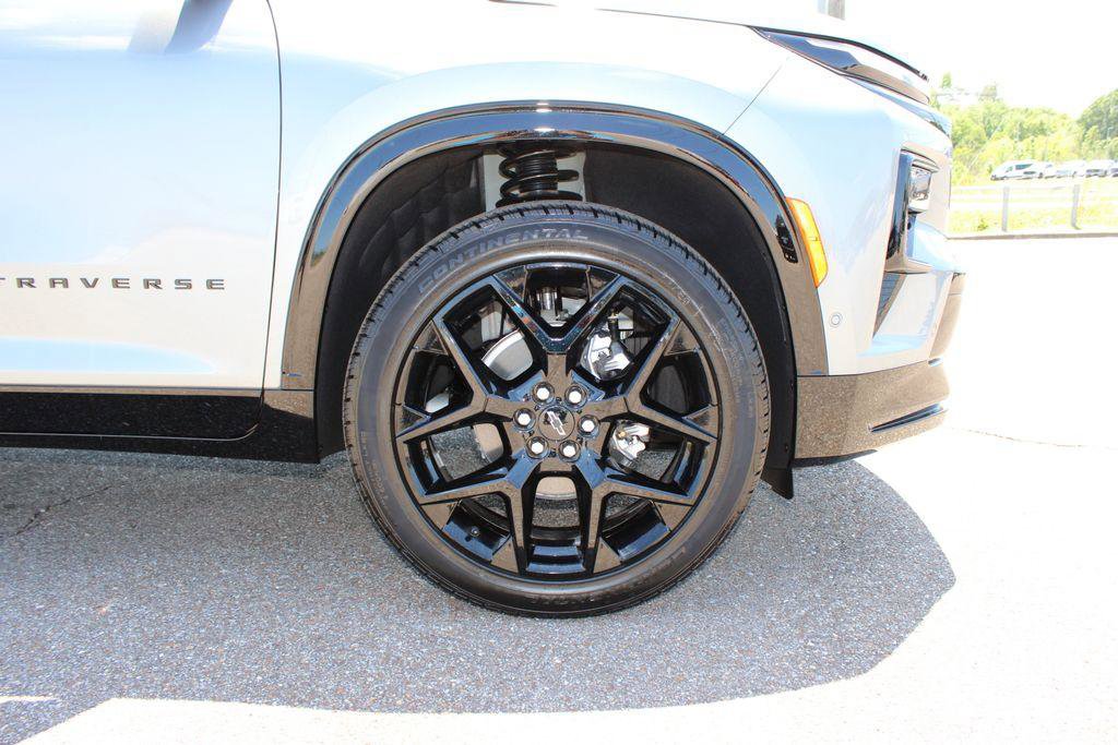 New 2026 Chevrolet Traverse RS w/ LPO, Floor Liner Package FWD image 5