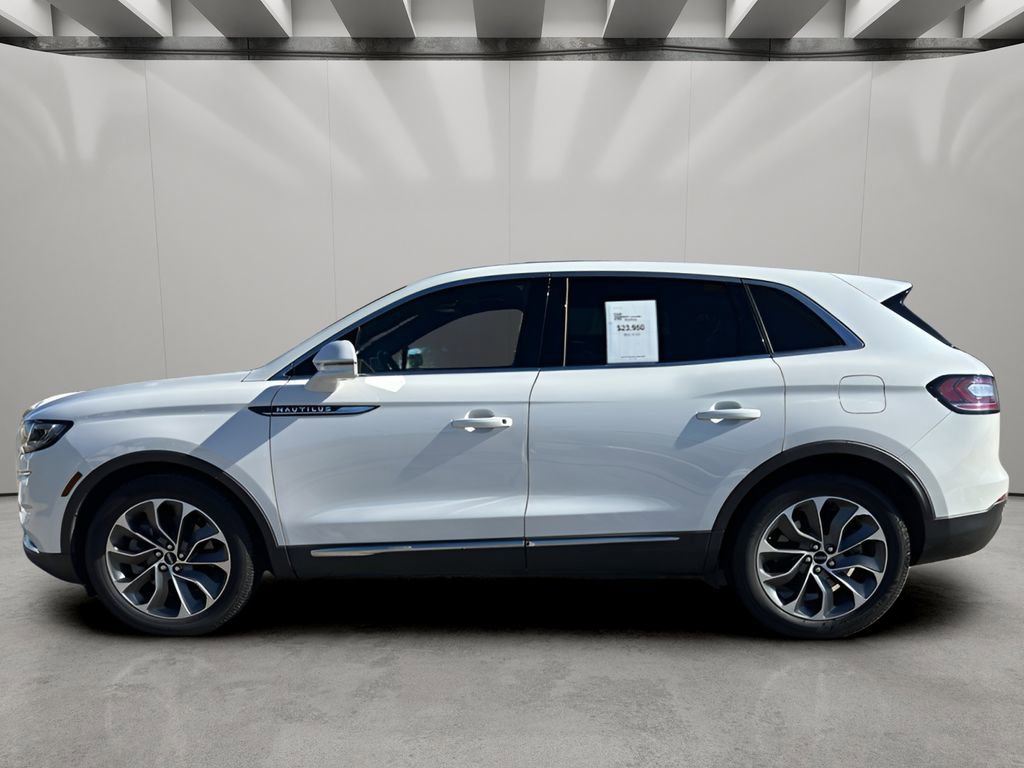 Used 2022 Lincoln Nautilus Reserve image 2