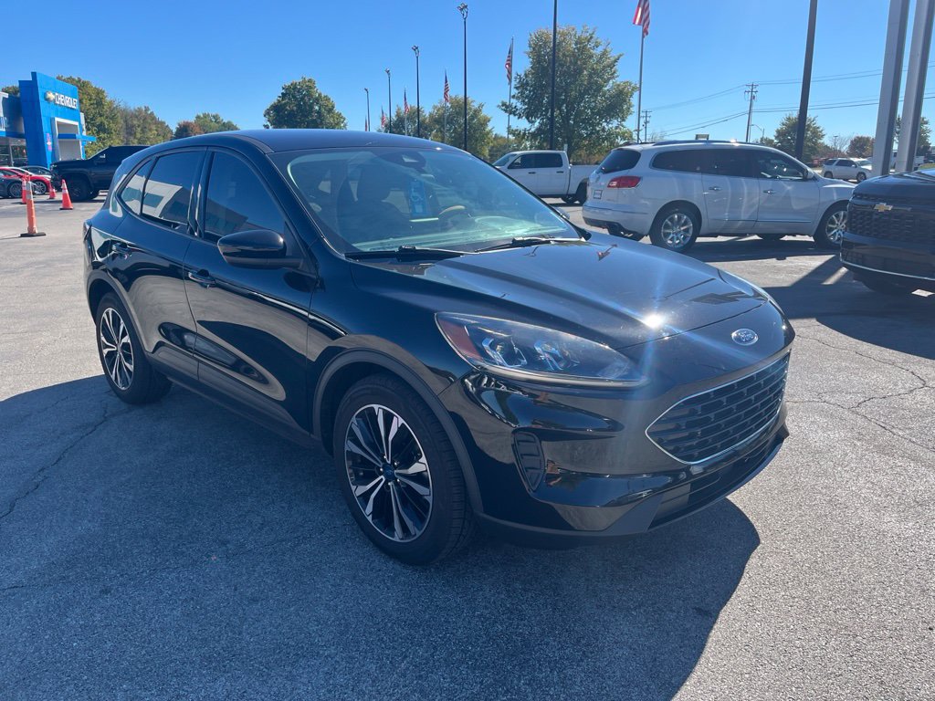 Used 2022 Ford Escape SE w/ SE Sport Appearance Package FWD image 2