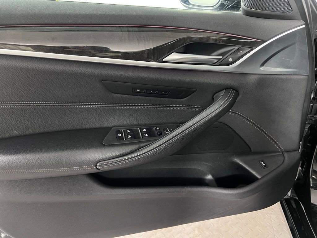 Used 2017 BMW 540i xDrive AWD/4WD image 28