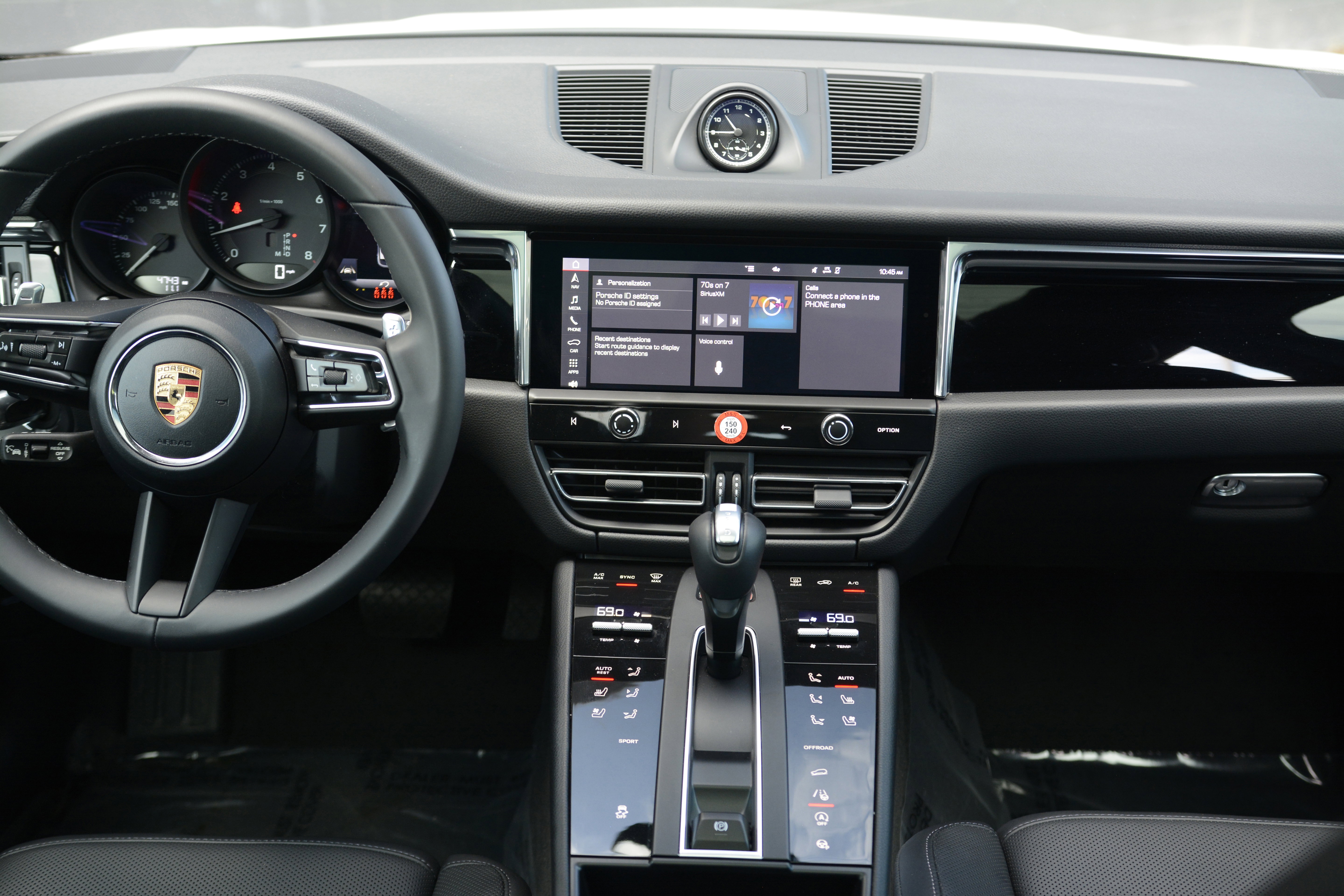 Certified 2026 Porsche Macan AWD/4WD image 18