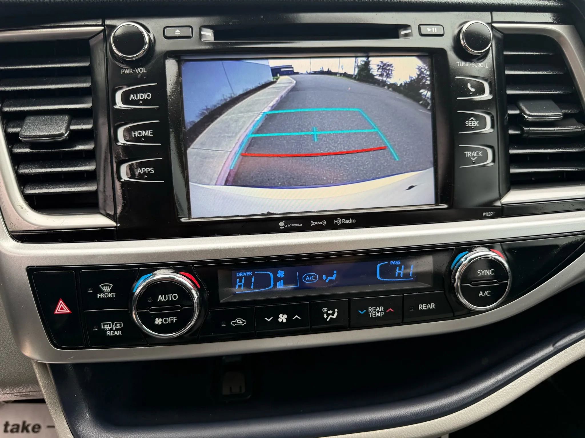 Used 2018 Toyota Highlander Plus AWD/4WD image 11