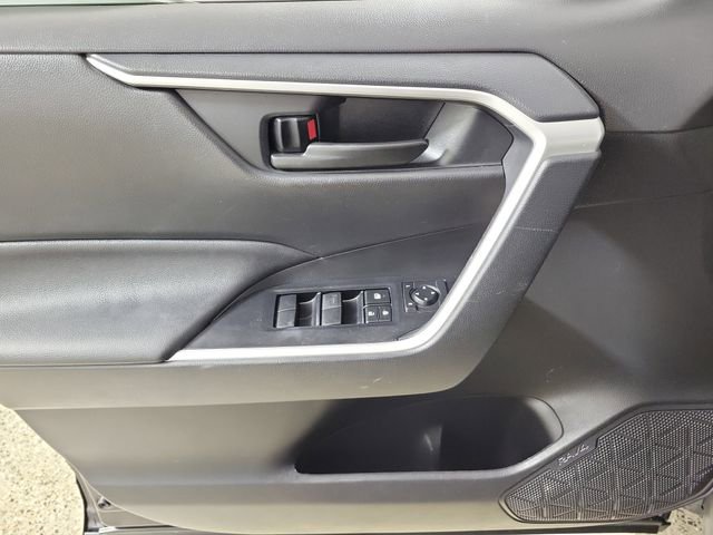 Used 2021 Toyota RAV4 LE FWD image 21
