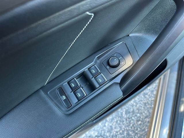 Used 2023 Volkswagen Tiguan SE R-Line image 20