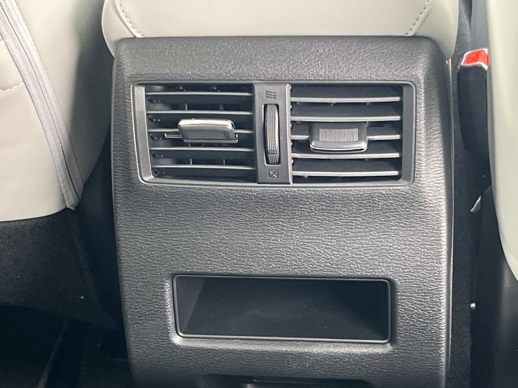 New 2026 Mitsubishi Outlander SE image 17