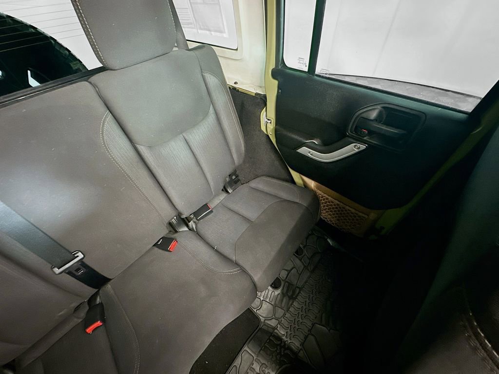 Used 2013 Jeep Wrangler Unlimited Rubicon w/ Connectivity Group image 14