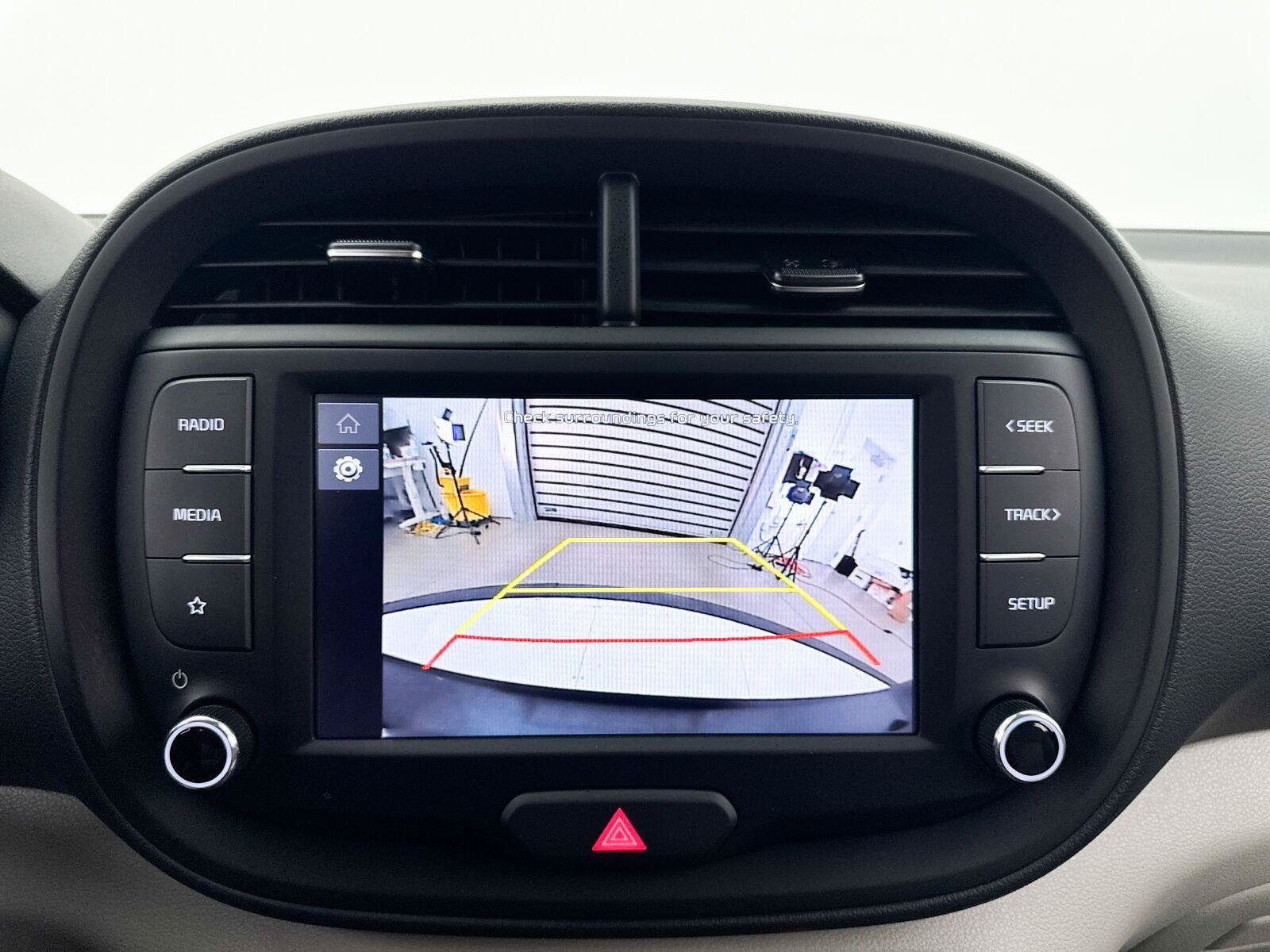 Used 2025 Kia Soul LX w/ LX Technology Package FWD image 22