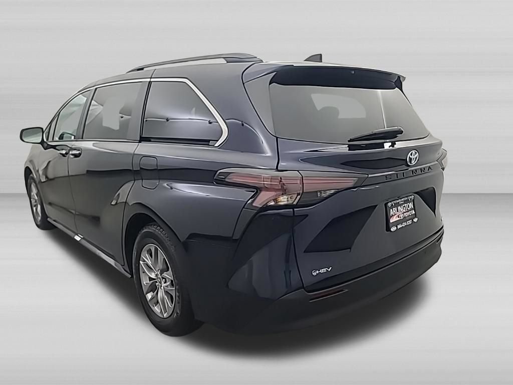 Used 2025 Toyota Sienna XLE FWD image 7