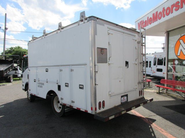 Used 2018 Isuzu NPR RWD image 5