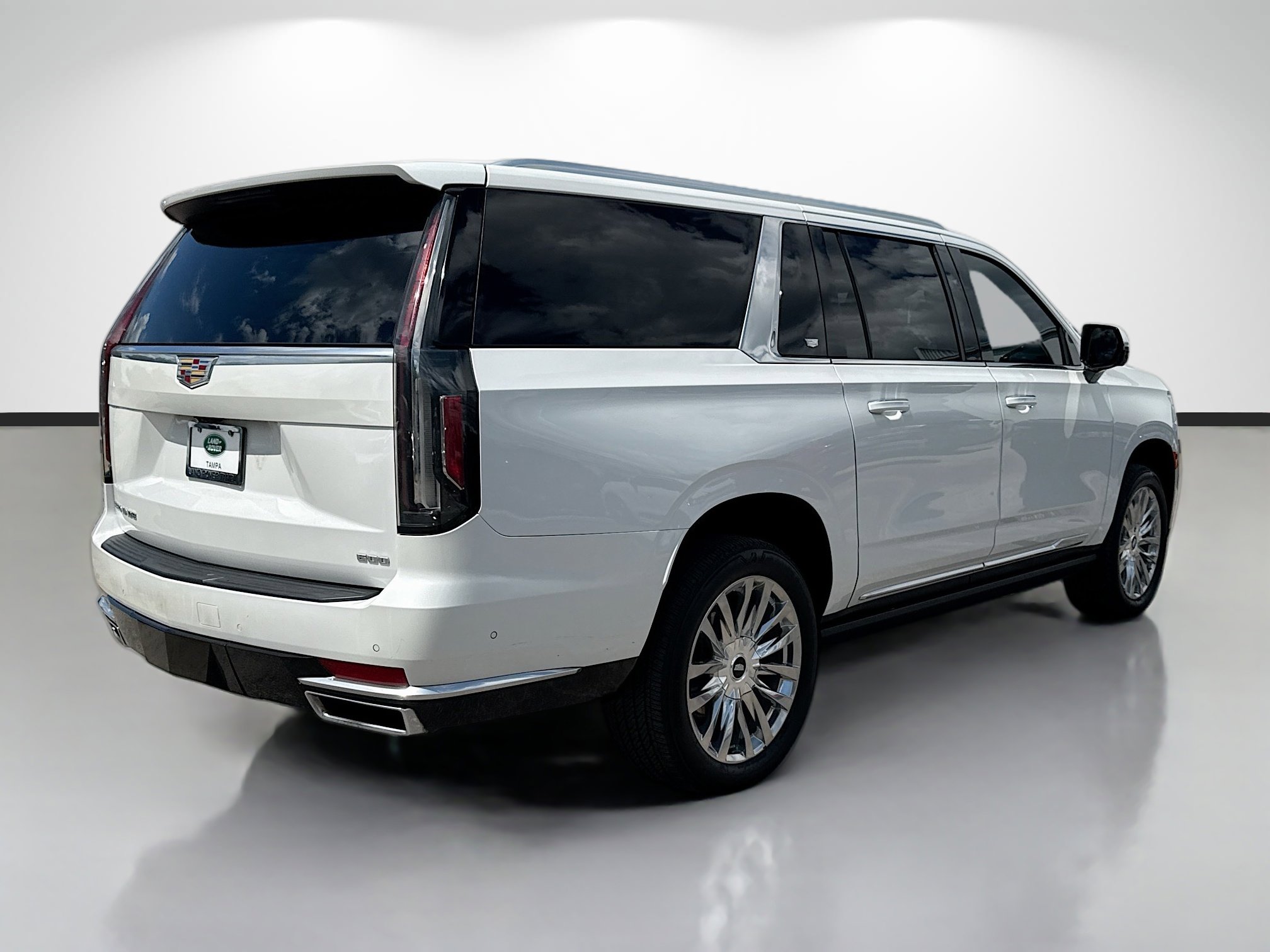 Used 2021 Cadillac Escalade ESV Premium Luxury w/ Driver Assist Tech Package AWD/4WD image 5
