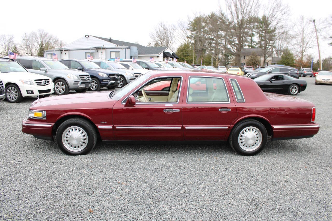 Used 1996 Lincoln Town Car Signature image 10