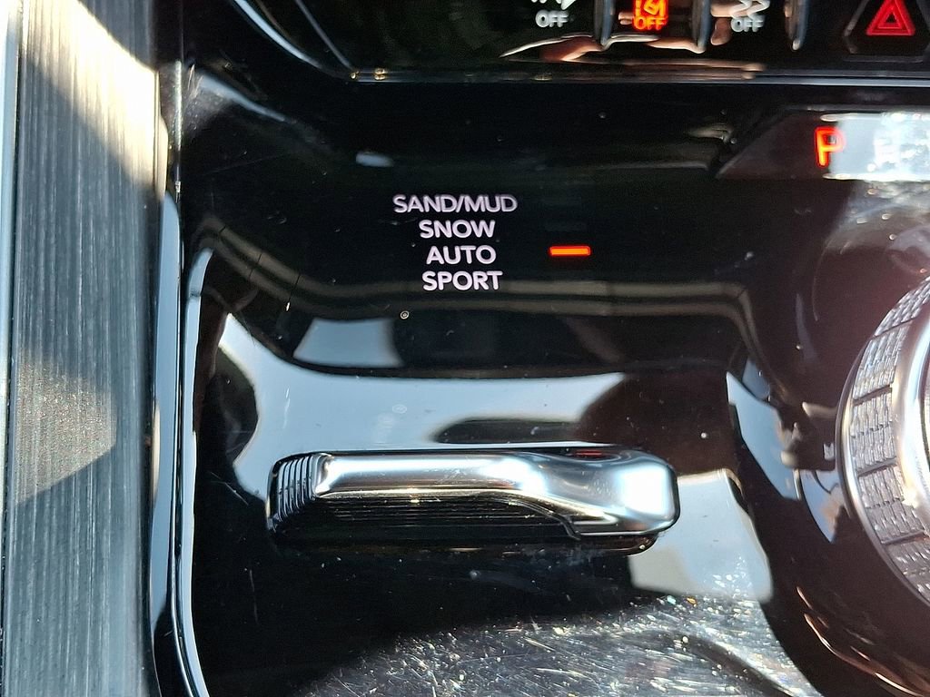 Certified 2024 Jeep Wagoneer Series II w/ Flexible Seating Group image 26