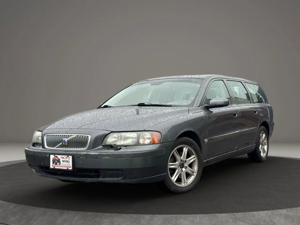 Used 2004 Volvo V70 2.5T FWD image 2