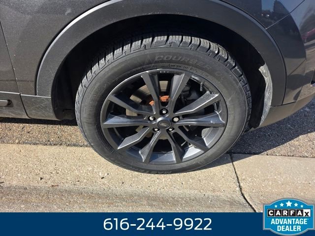 Used 2017 Ford Explorer XLT w/ Equipment Group 202A image 9