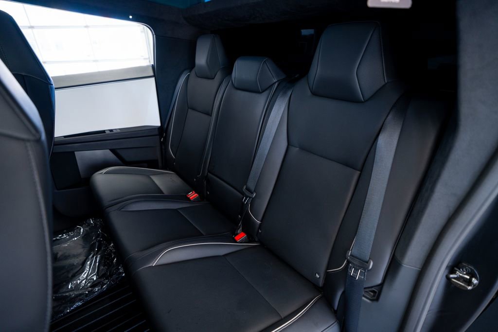 Used 2024 Tesla Cybertruck AWD Crew Cab image 38