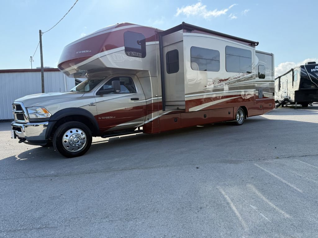 Used 2018 RAM 5500 SLT w/ Quick Order Package 29G SLT image 2