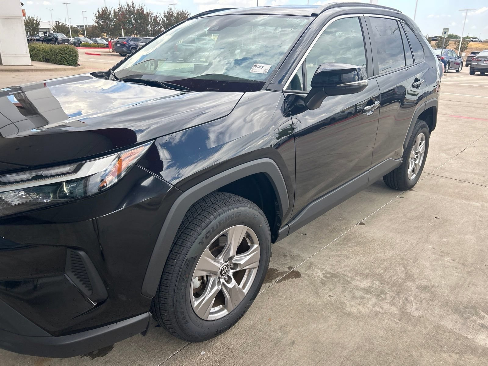Used 2025 Toyota RAV4 XLE FWD image 25