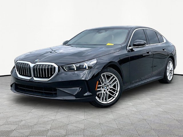 Used 2025 BMW 530i xDrive AWD/4WD image 3