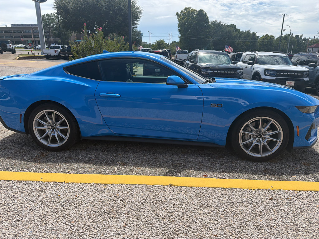 Used 2025 Ford Mustang GT Premium RWD image 5