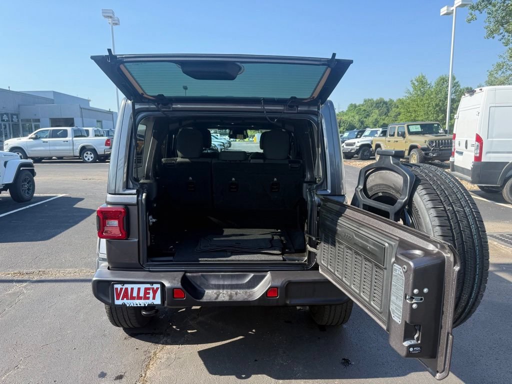 Used 2025 Jeep Wrangler Unlimited Sahara AWD/4WD image 52