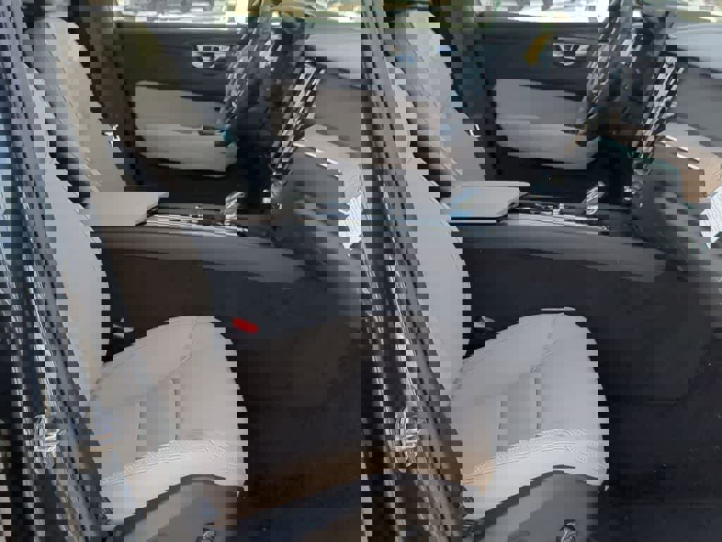 New 2026 Volvo XC60 B5 Plus w/ Protection Package Premier image 20