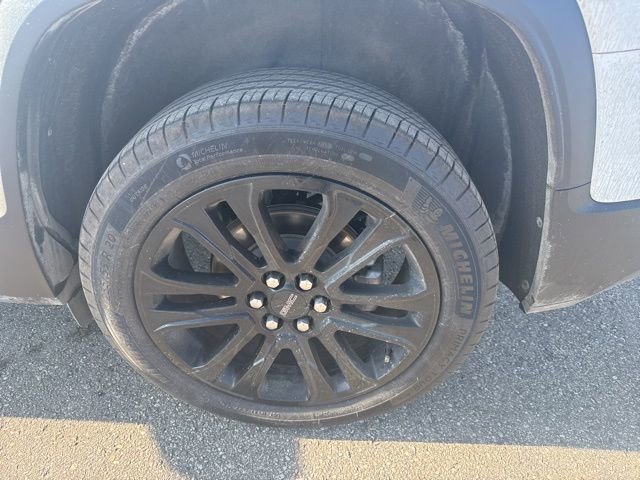 Used 2023 GMC Acadia SLE image 3