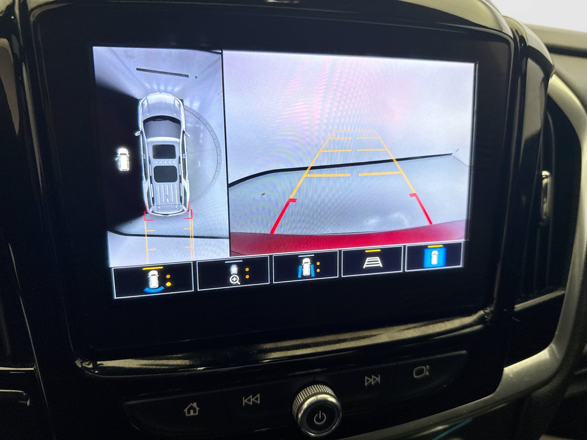 Used 2023 Chevrolet Traverse RS AWD/4WD image 16