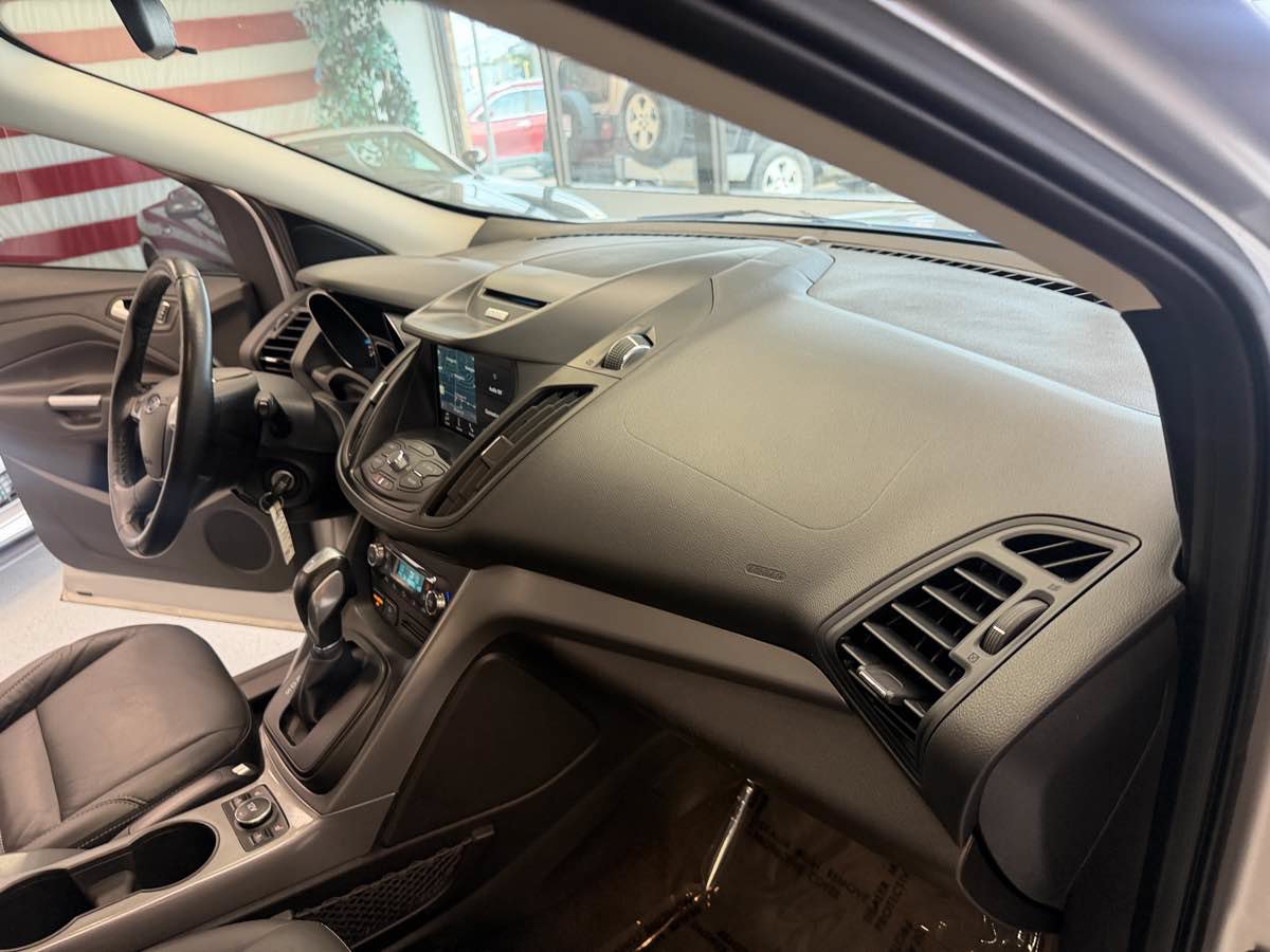 Used 2016 Ford Escape SE w/ SE Leather Comfort Package FWD image 14