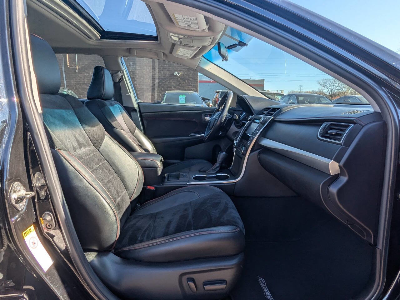 Used 2015 Toyota Camry XSE w/ Moonroof Package image 17