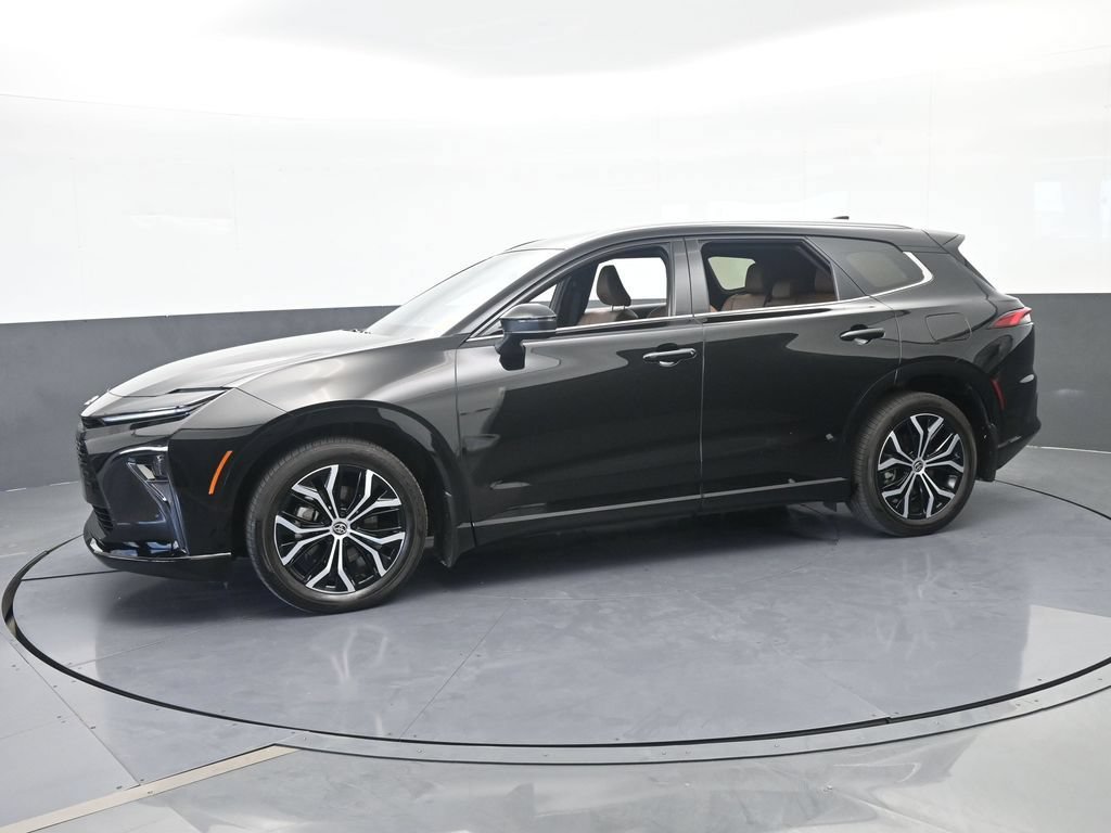 Used 2025 Toyota Crown Signia AWD/4WD video 2