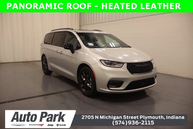 New 2026 Chrysler Pacifica Limited image 1