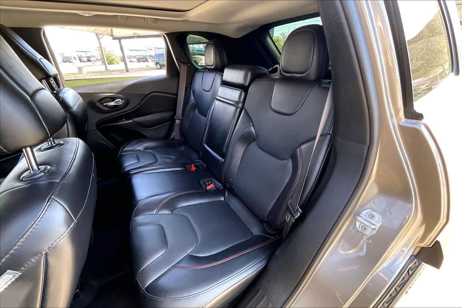 Used 2019 Jeep Cherokee Trailhawk image 20
