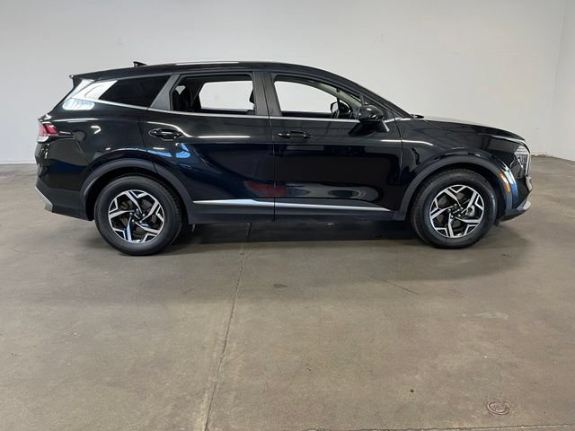 Used 2024 Kia Sportage LX FWD image 2