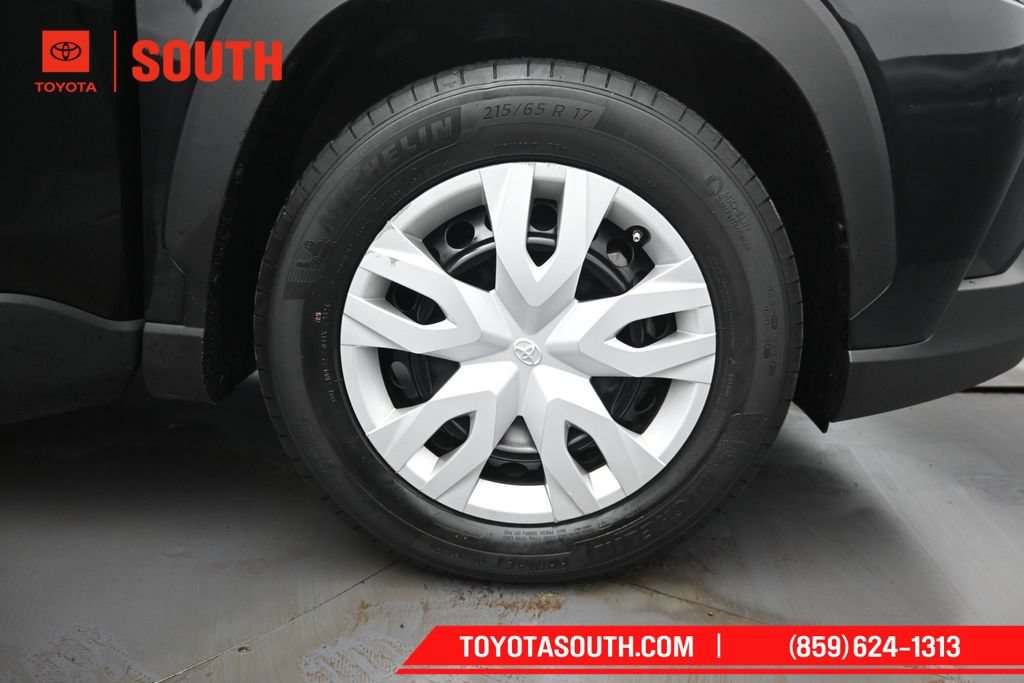 Used 2024 Toyota Corolla Cross L AWD/4WD image 31