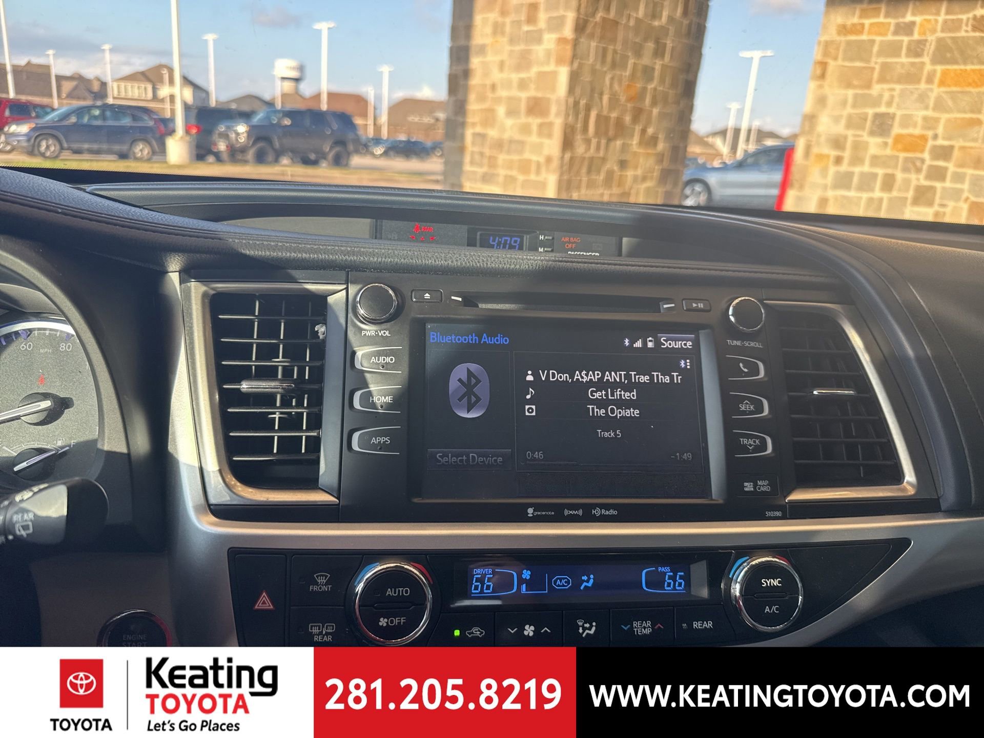 Used 2019 Toyota Highlander XLE image 16