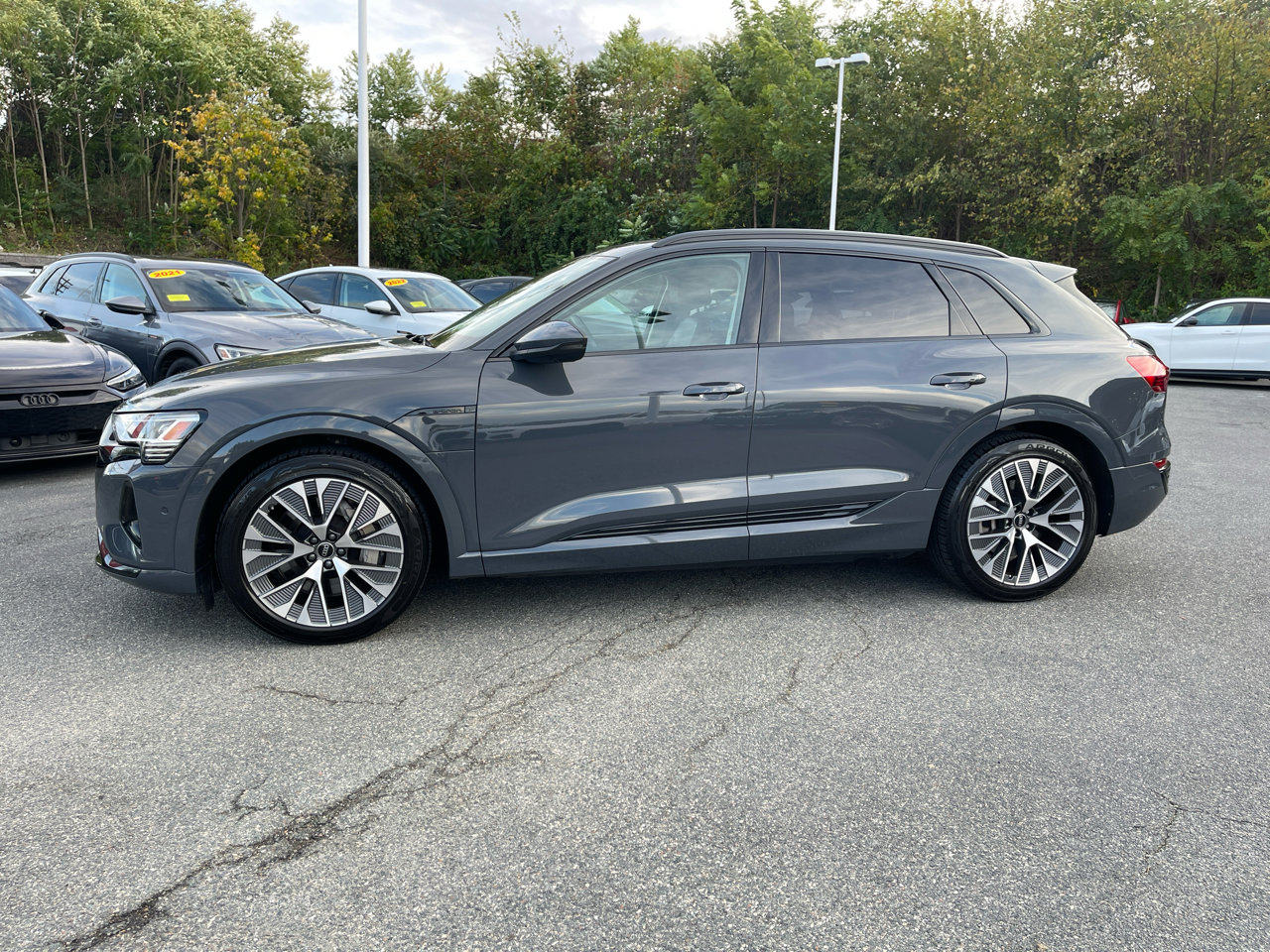 Used 2024 Audi Q8 e-tron Premium Plus w/ Premium Plus Package image 10