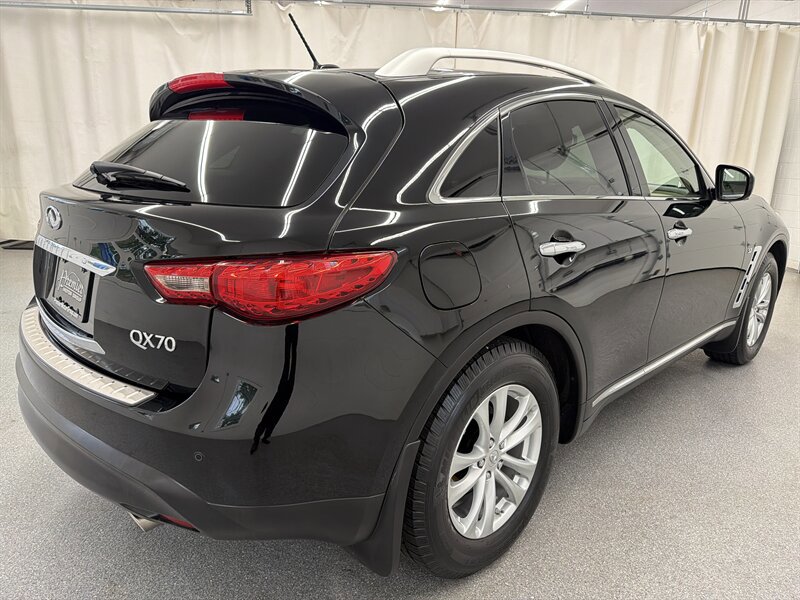 Used 2017 INFINITI QX70 AWD w/ Premium Package image 5