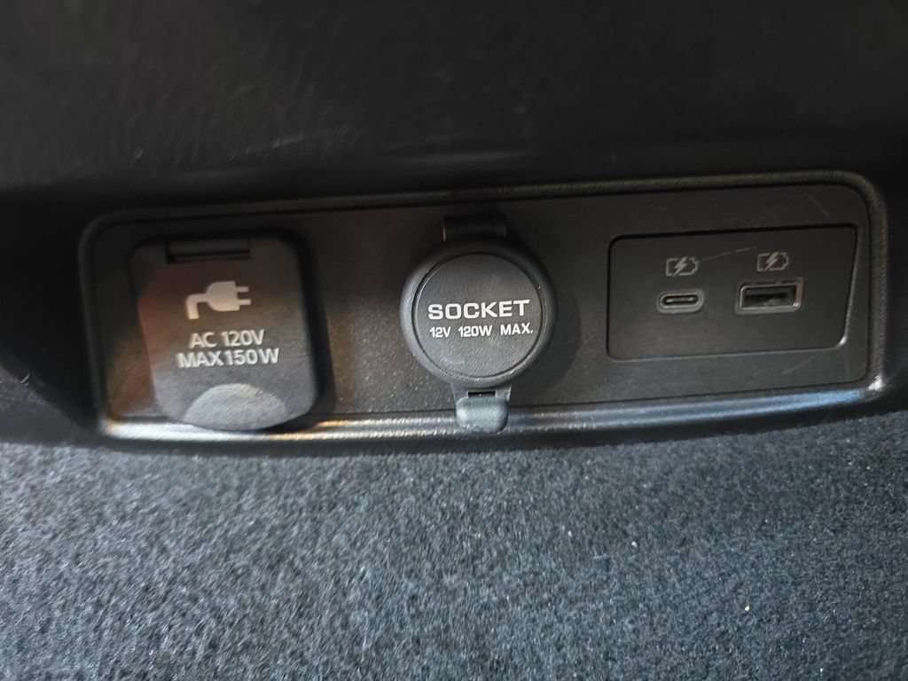 Used 2024 Nissan Armada SL w/ Captain's Chairs Package AWD/4WD image 32