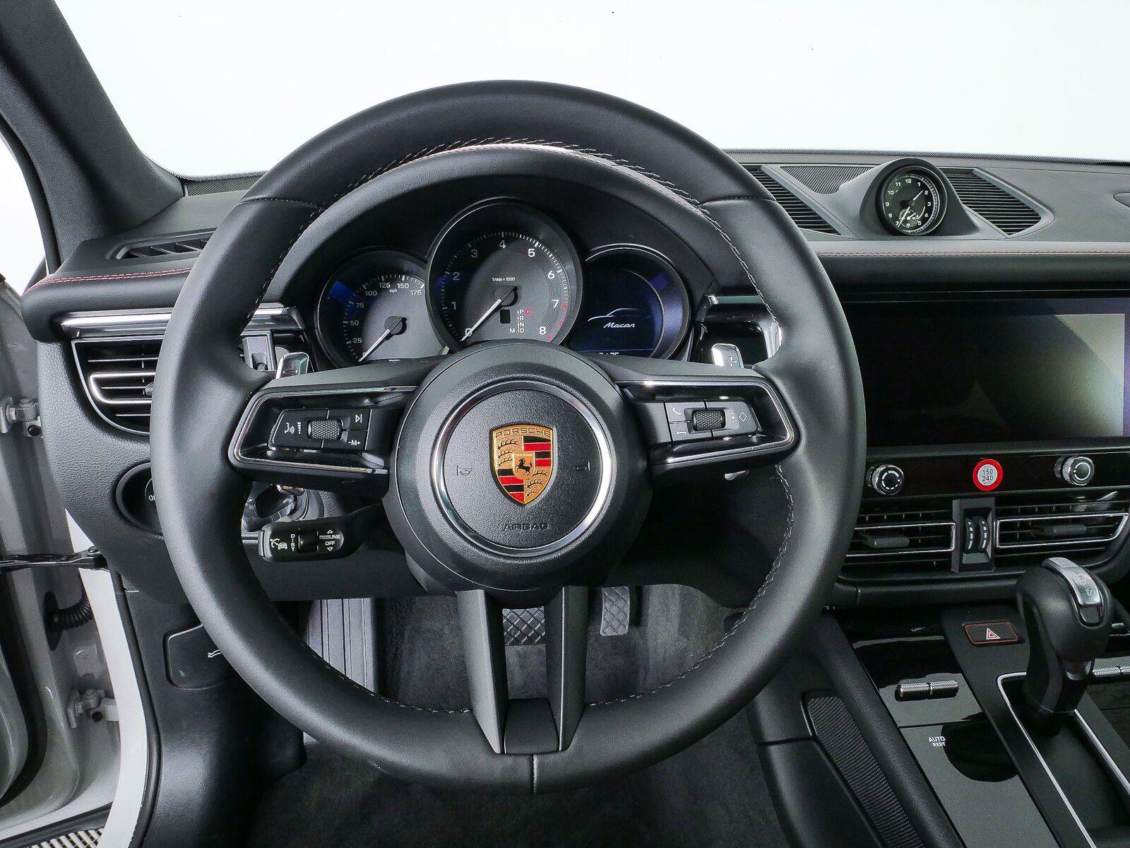 Certified 2026 Porsche Macan AWD/4WD image 10