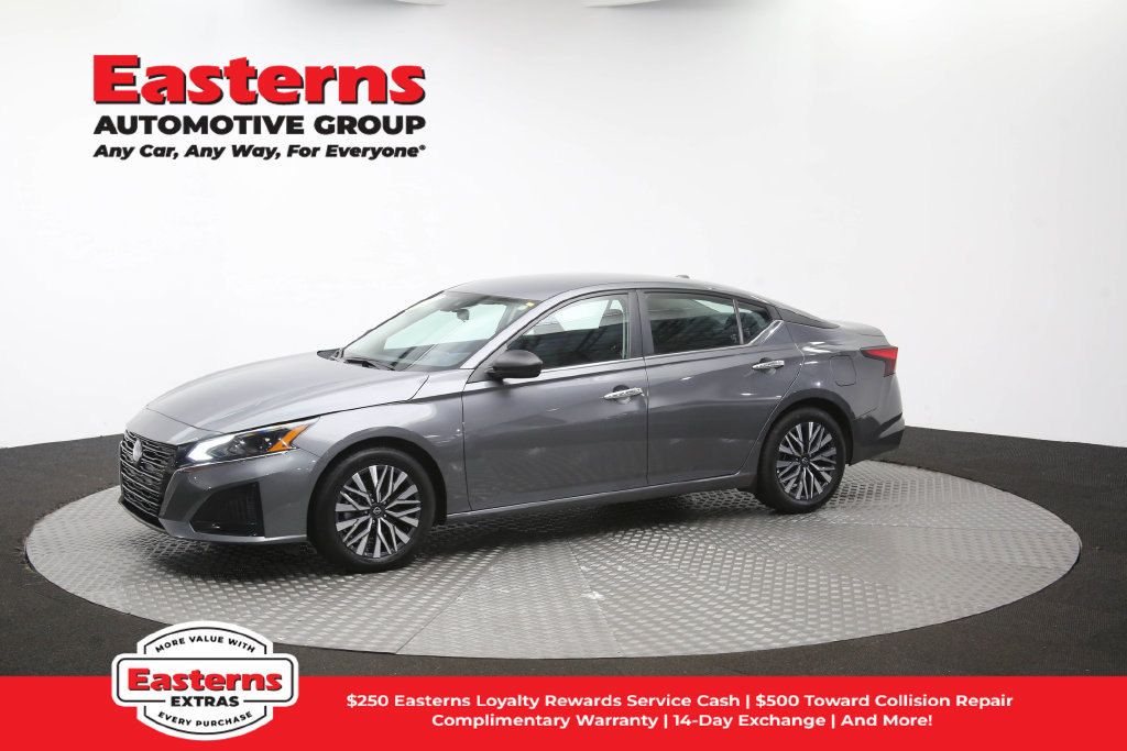 Used 2025 Nissan Altima 2.5 SV FWD image 57