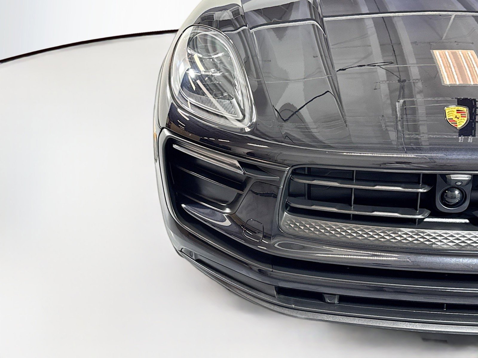 Used 2025 Porsche Macan AWD/4WD image 27