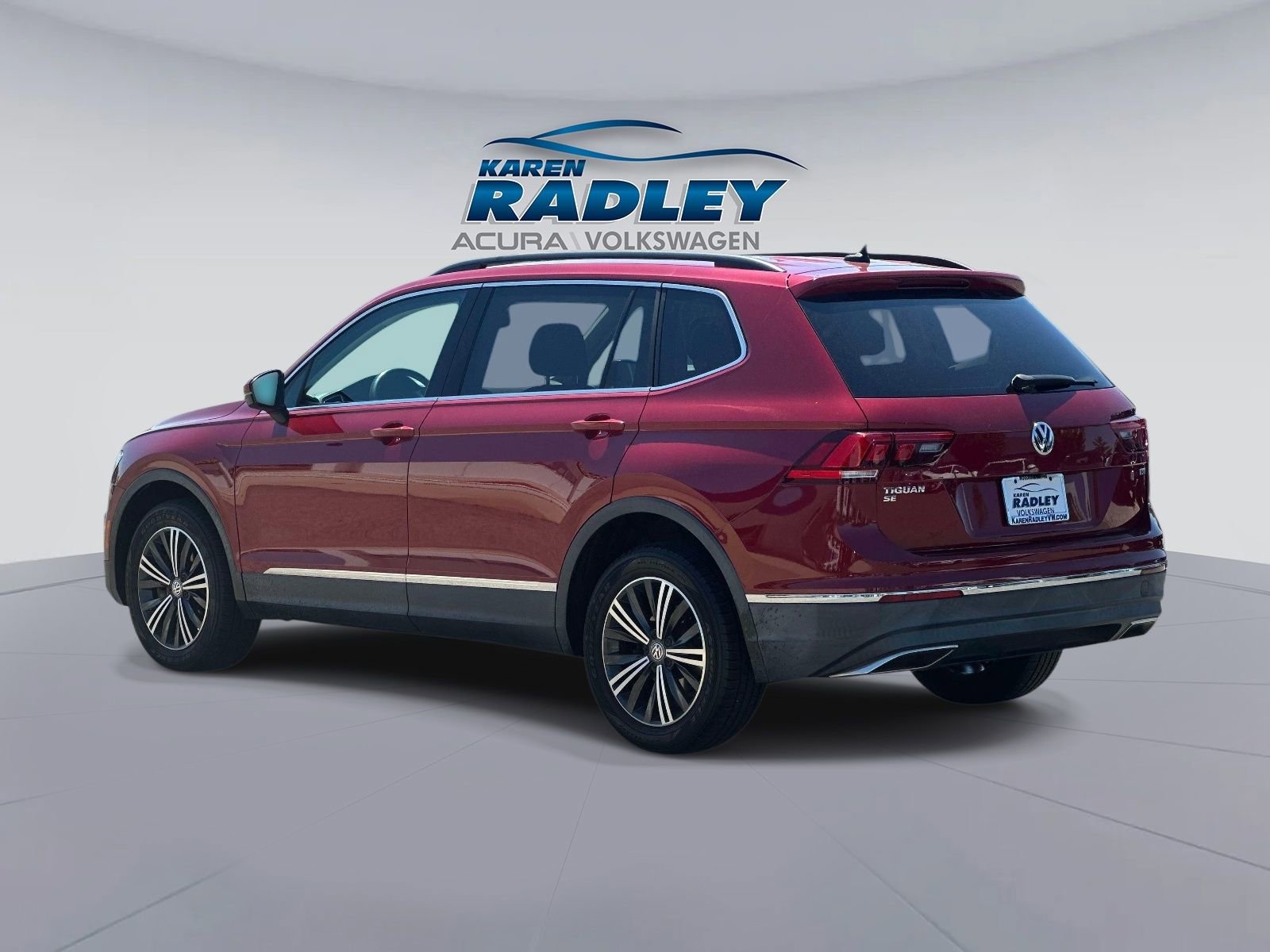 Used 2018 Volkswagen Tiguan SE w/ Panoramic Sunroof Package FWD image 4