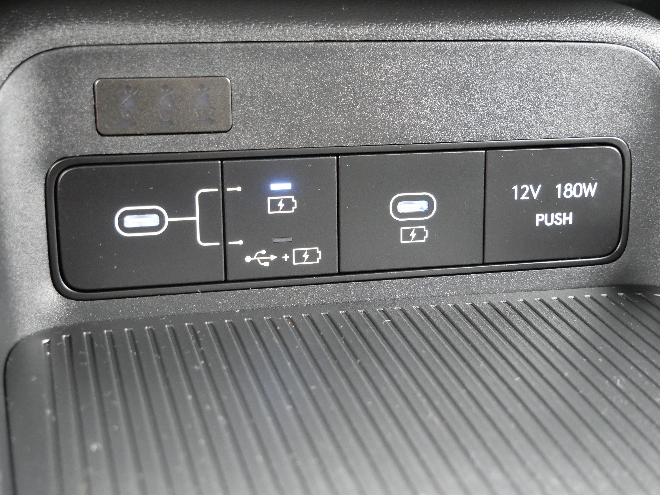 Certified 2025 Hyundai Kona SEL image 29