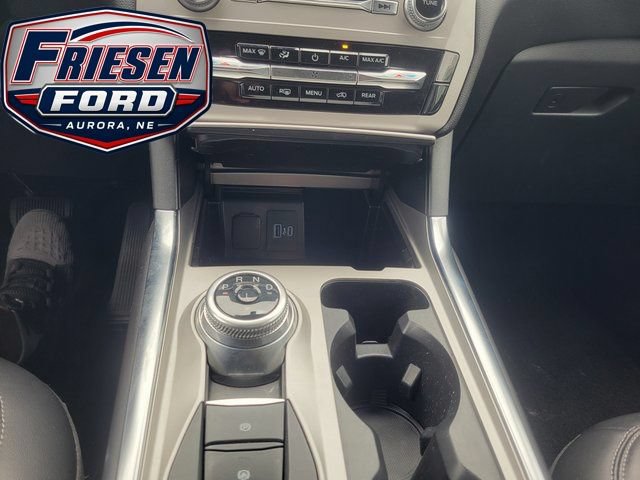 Used 2023 Ford Explorer XLT w/ Equipment Group 202A AWD/4WD image 23